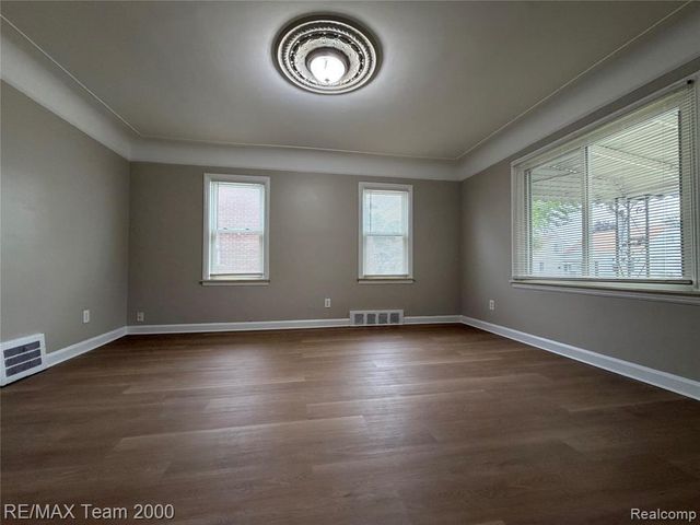 6055 Kendal Street, Dearborn, MI 48126