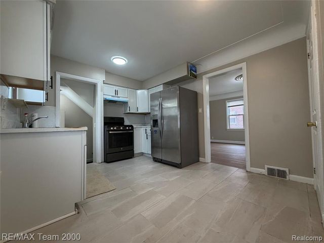 6055 Kendal Street, Dearborn, MI 48126