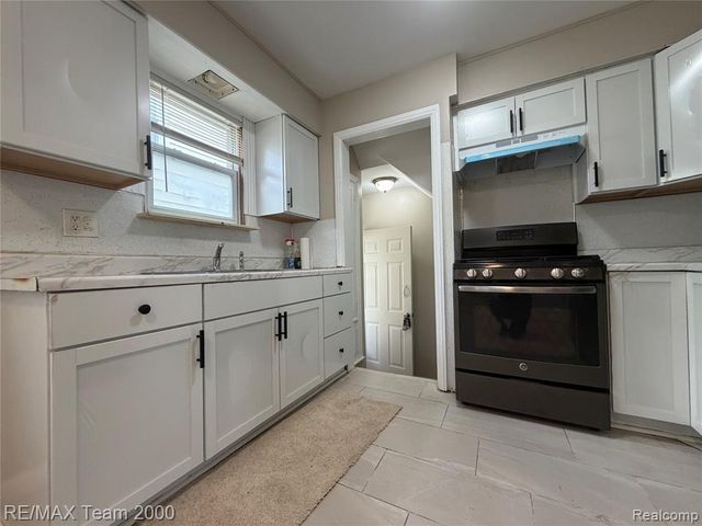 6055 Kendal Street, Dearborn, MI 48126