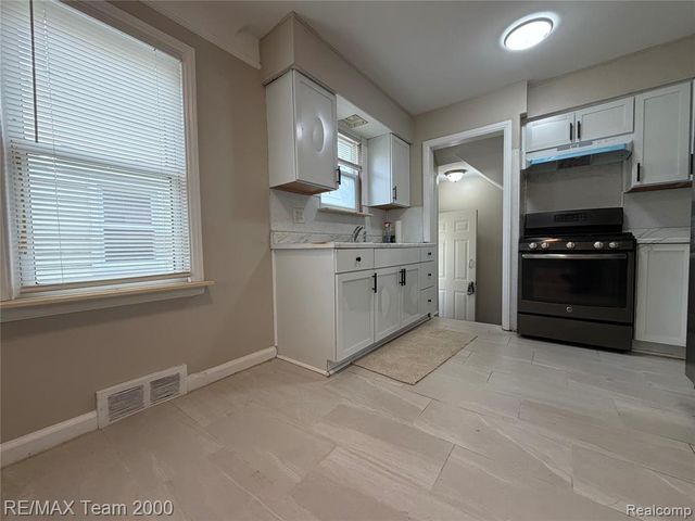 6055 Kendal Street, Dearborn, MI 48126