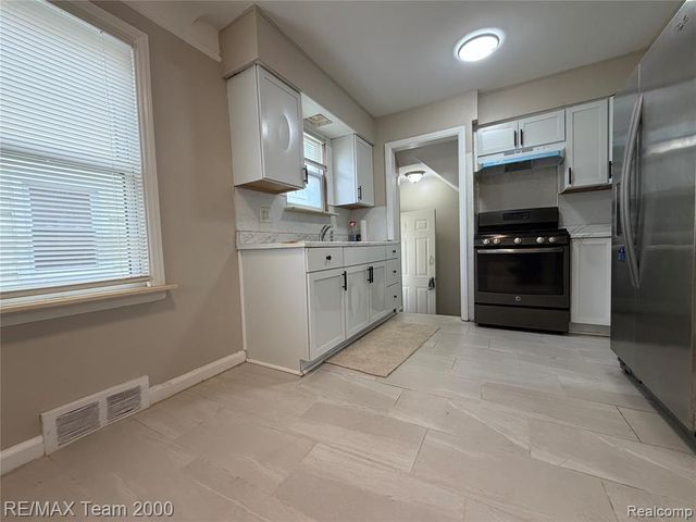 6055 Kendal Street, Dearborn, MI 48126