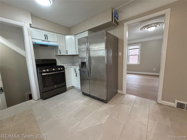 6055 Kendal Street, Dearborn, MI 48126
