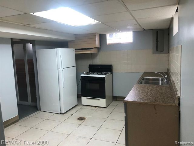 6055 Kendal Street, Dearborn, MI 48126
