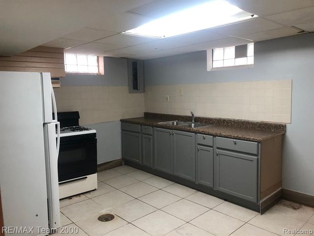 6055 Kendal Street, Dearborn, MI 48126