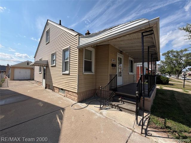 6055 Kendal Street, Dearborn, MI 48126