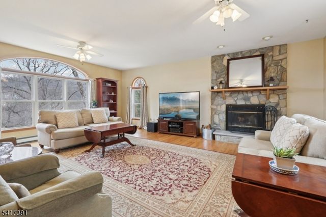 64 Fords Rd, Randolph Twp., NJ 07869