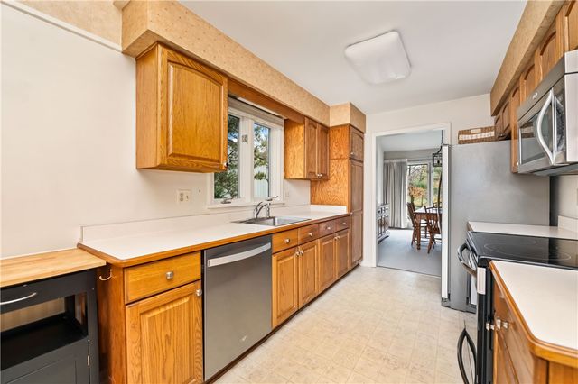 31 Hill Creek Road, Penfield, NY 14625