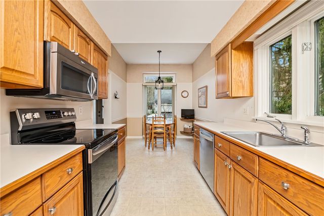 31 Hill Creek Road, Penfield, NY 14625