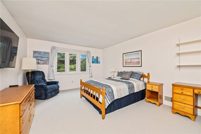 31 Hill Creek Road, Penfield, NY 14625