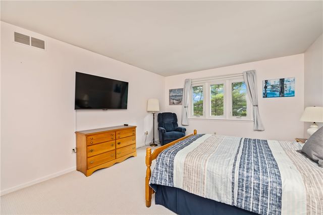 31 Hill Creek Road, Penfield, NY 14625