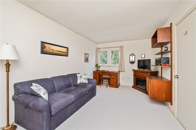 31 Hill Creek Road, Penfield, NY 14625