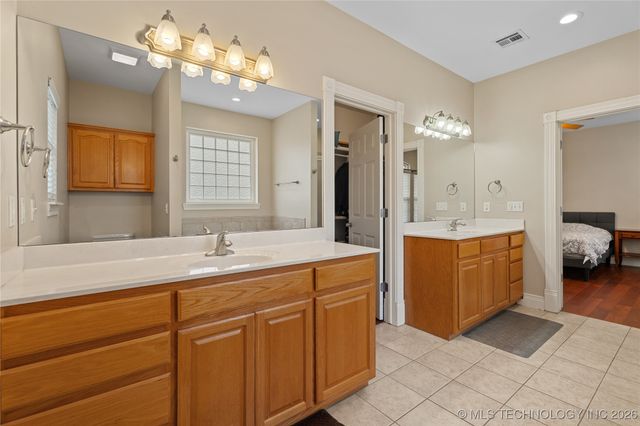 4932 Fairview Road, Bartlesville, OK 74006