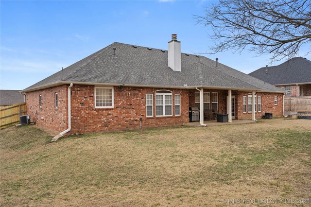 4932 Fairview Road, Bartlesville, OK 74006