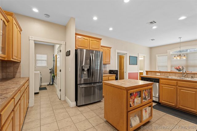 4932 Fairview Road, Bartlesville, OK 74006