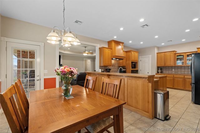 4932 Fairview Road, Bartlesville, OK 74006