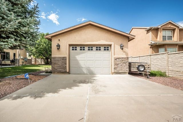 5078 Hummingbird Ct, Pueblo, CO 81008