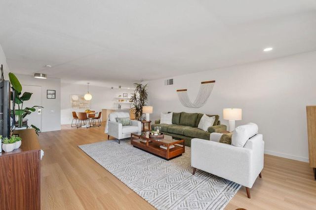 2696 S Sierra Madre F11, Palm Springs, CA 92264