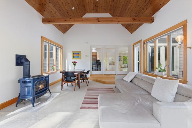 22 New Road, North Hampton, NH 03862