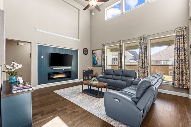 1800 Trotter Trail, Aubrey, TX 76227