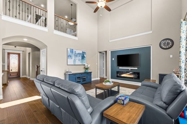 1800 Trotter Trail, Aubrey, TX 76227