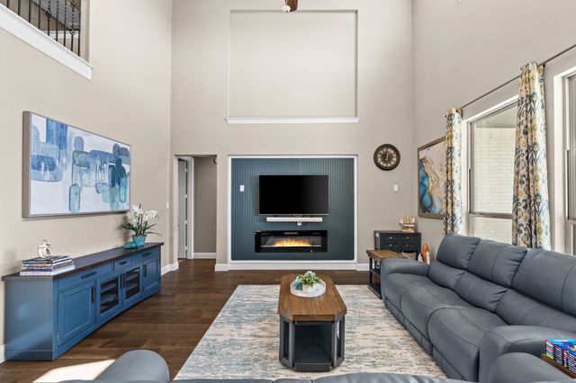 1800 Trotter Trail, Aubrey, TX 76227