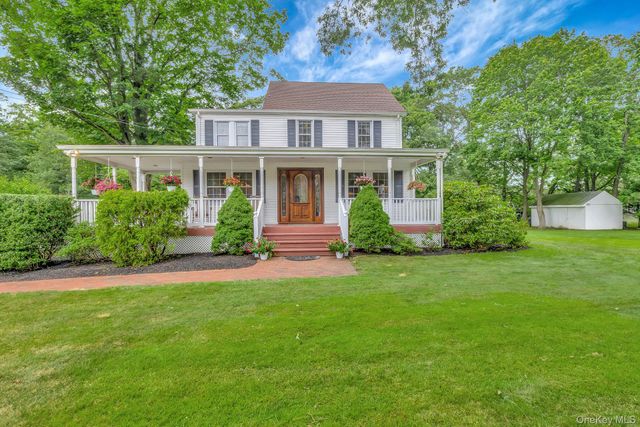 1 Garfield Court, Nesconset, NY 11767