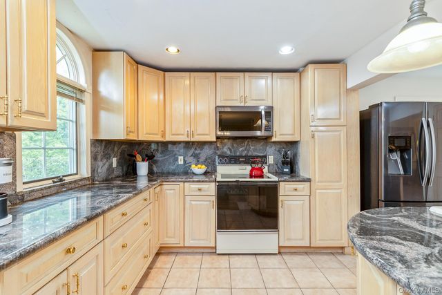 1 Garfield Court, Nesconset, NY 11767