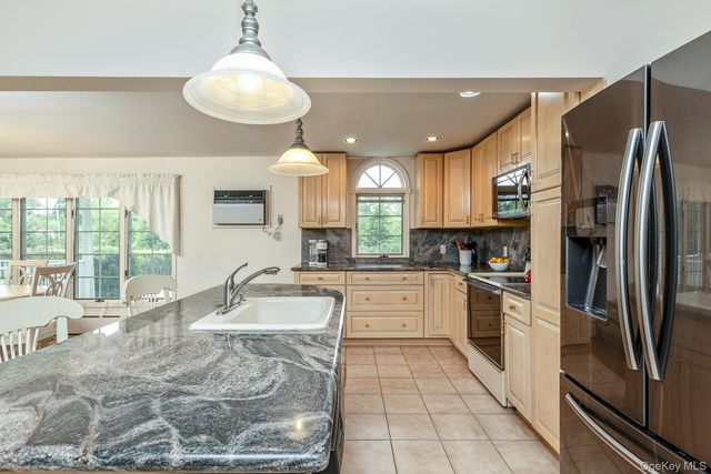 1 Garfield Court, Nesconset, NY 11767