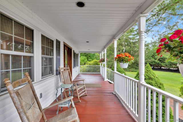 1 Garfield Court, Nesconset, NY 11767