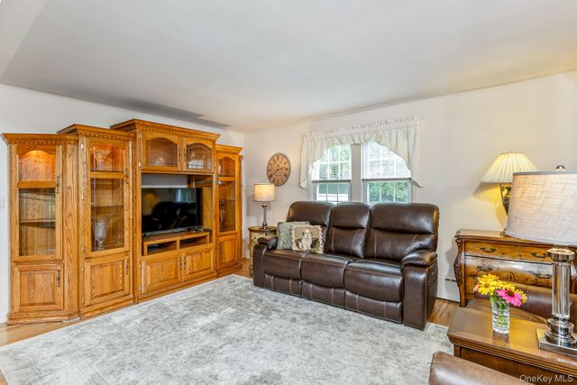 1 Garfield Court, Nesconset, NY 11767