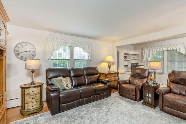 1 Garfield Court, Nesconset, NY 11767