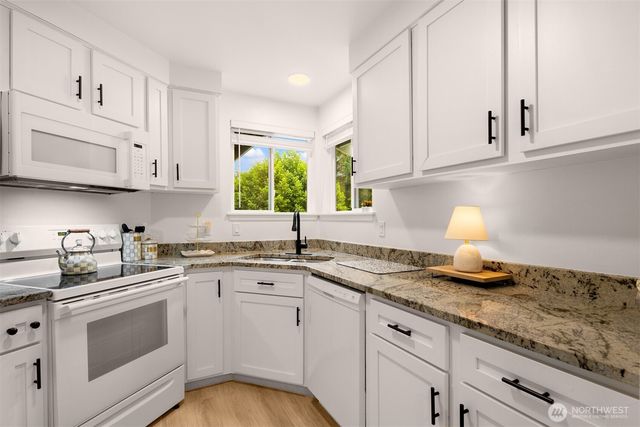 18913 136th Avenue NE, Woodinville, WA 98072