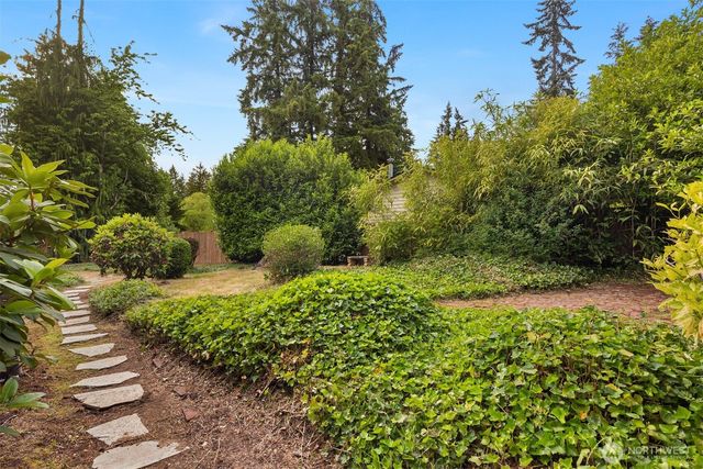 18913 136th Avenue NE, Woodinville, WA 98072