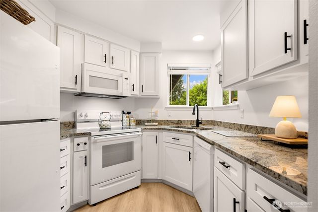 18913 136th Avenue NE, Woodinville, WA 98072