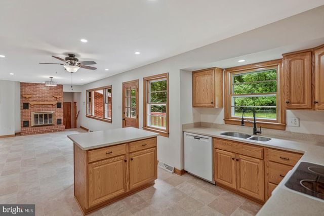 7185 HAWTHORNE RD, La Plata, MD 20646