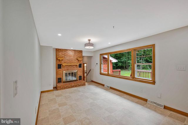 7185 HAWTHORNE RD, La Plata, MD 20646