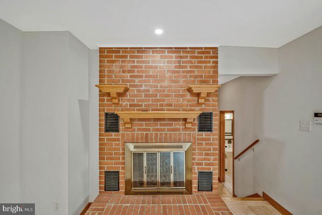 7185 HAWTHORNE RD, La Plata, MD 20646