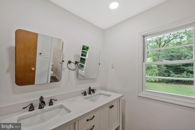 7185 HAWTHORNE RD, La Plata, MD 20646
