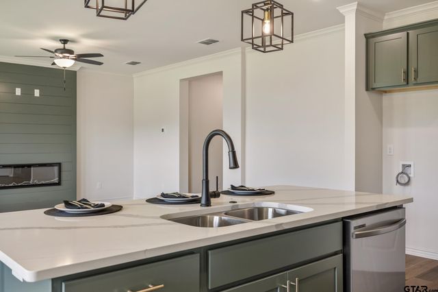 304 Driftwood Way, Whitehouse, TX 75791