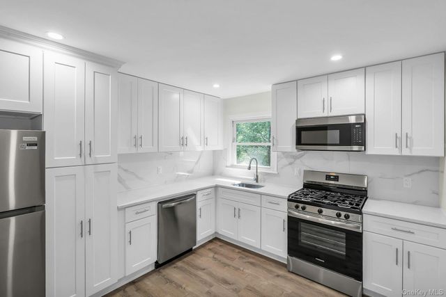 7 Anchorage Road 2, Port Washington, NY 11050