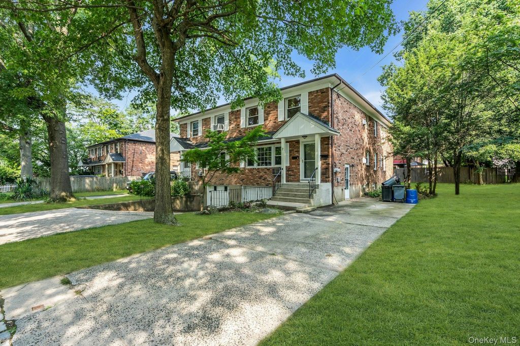 7 Anchorage Road 2, Port Washington, NY 11050