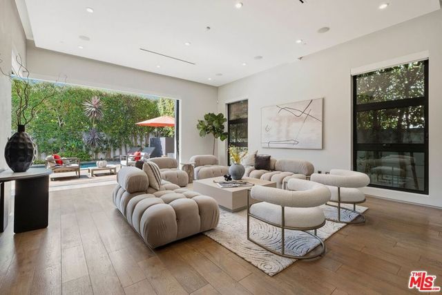 6252 Drexel Avenue, Los Angeles, CA 90048