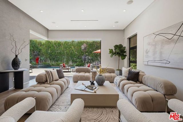 6252 Drexel Avenue, Los Angeles, CA 90048