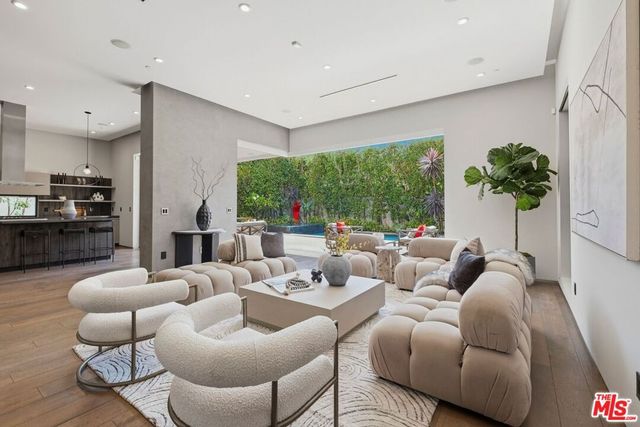 6252 Drexel Avenue, Los Angeles, CA 90048