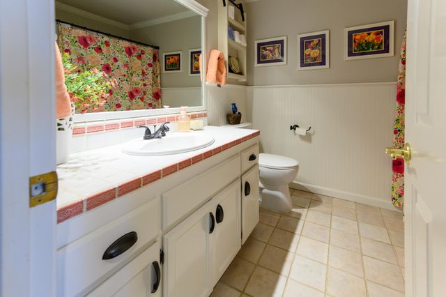 19679 Midland Drive, Redding, CA 96003