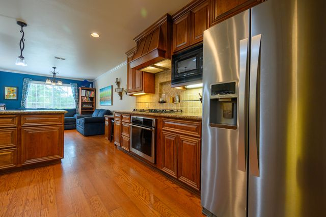 19679 Midland Drive, Redding, CA 96003