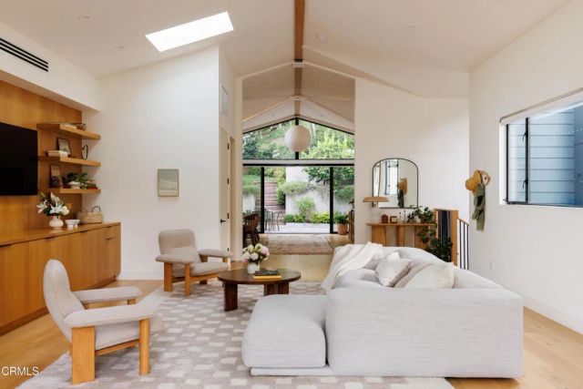 3036 Castle Street, Los Angeles, CA 90039