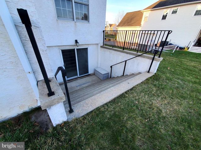 529 GLEN MEADOW RD, Richboro, PA 18954