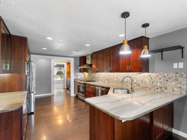 32300 S ONA Way, Molalla, OR 97038