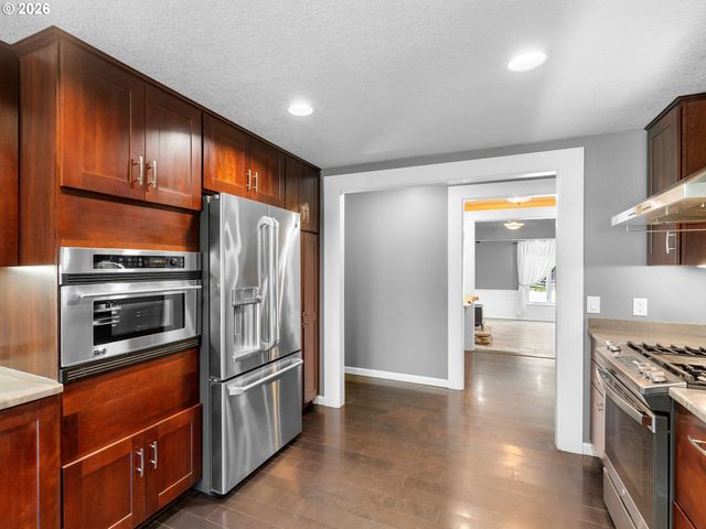 32300 S ONA Way, Molalla, OR 97038